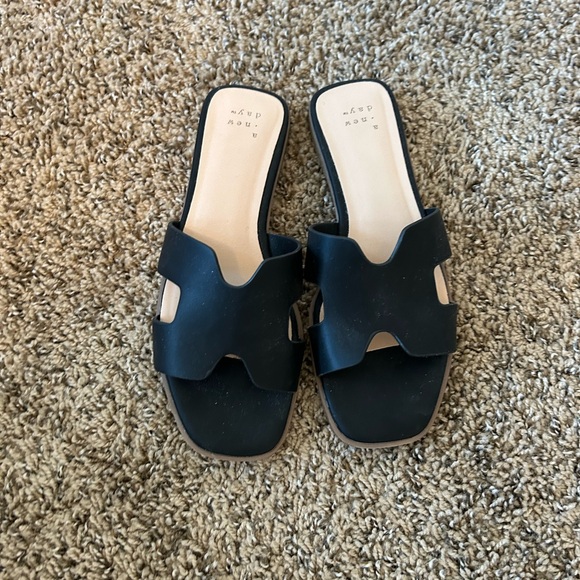 A New Day Black Women's Slide Sandals - Picture 2 of 2